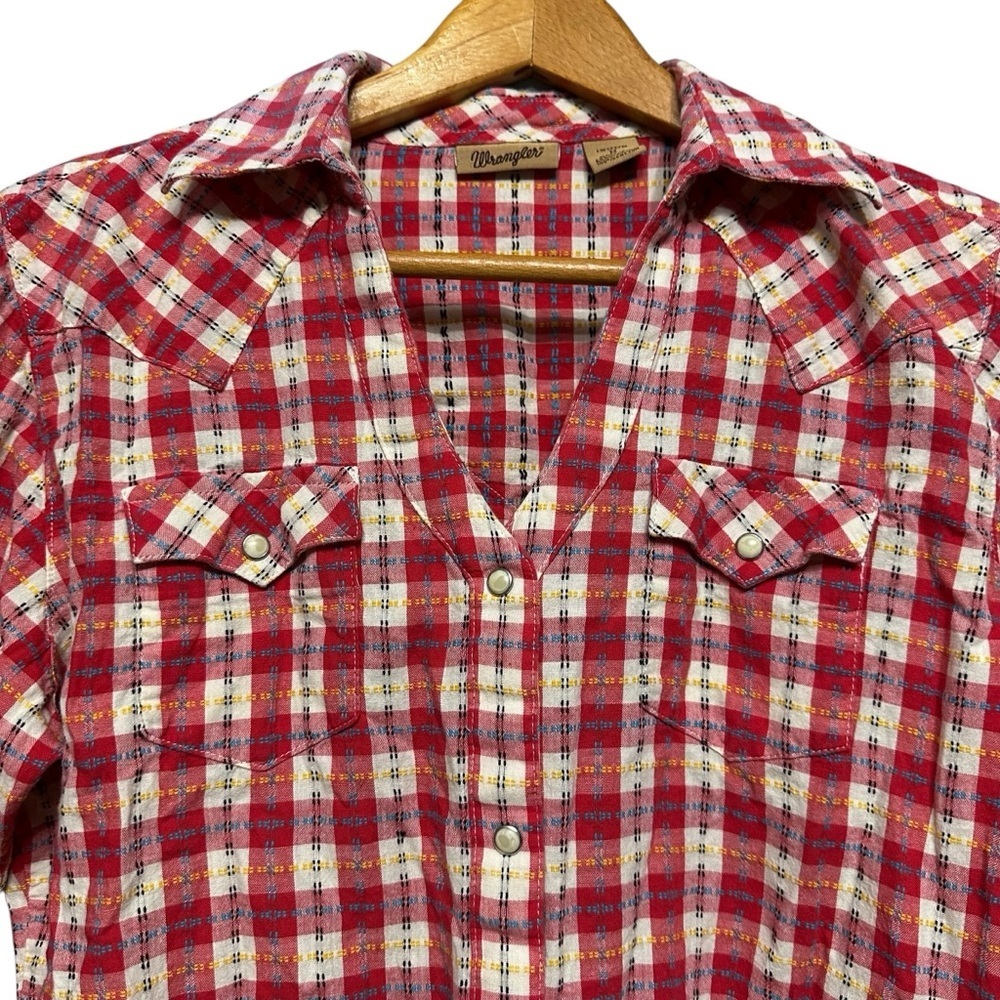 Wrangler Red White Gingham Checkered Vneck Pearl Snap Button Down Size Medium - Picture 3 of 7